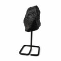 Muestra mineral en soporte metálico - Turmalina negra