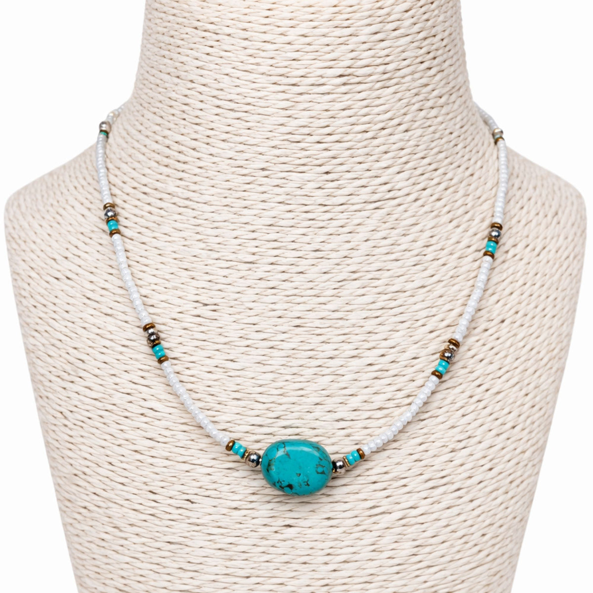 Colgante de cuentas de howlita nepalí y turquesa - collar (42 cm)
