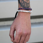 Pulsera de hilo azul marino de Khaulita Blanca